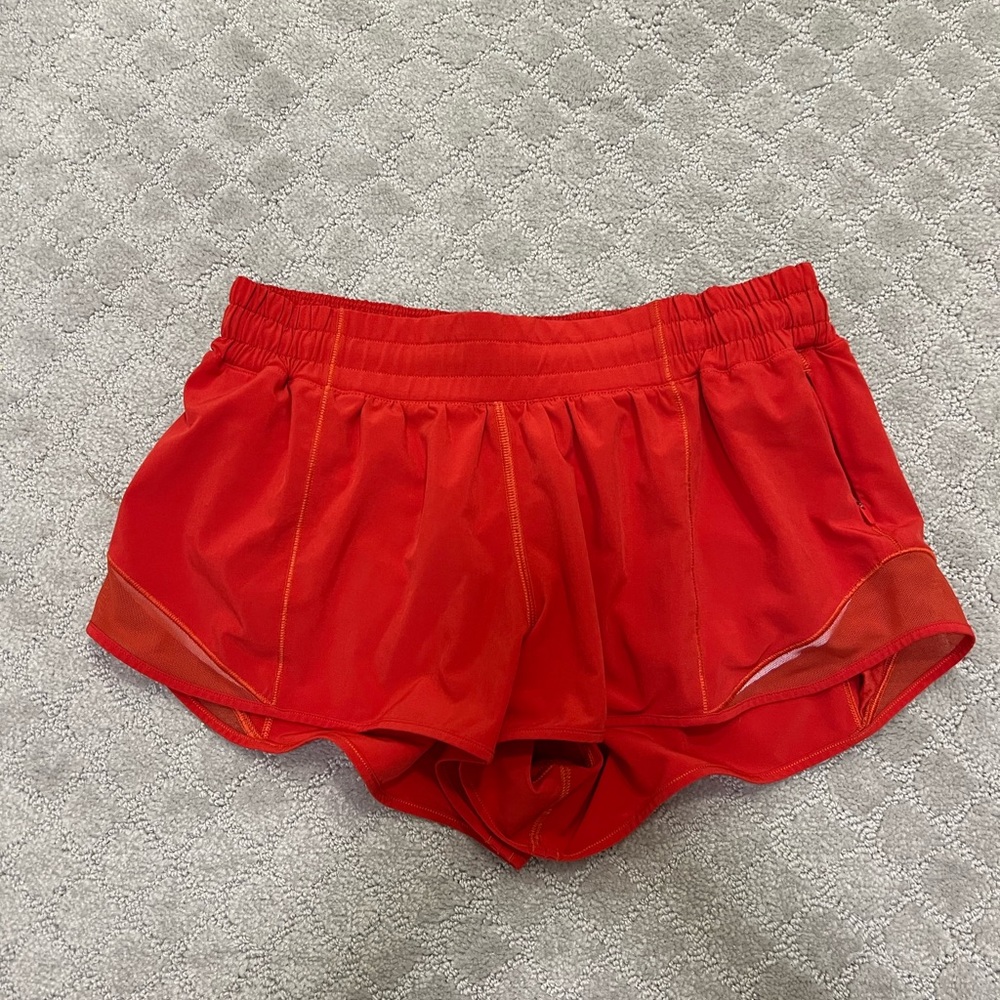 Lulu hotty hot shorts 2.5 size 6